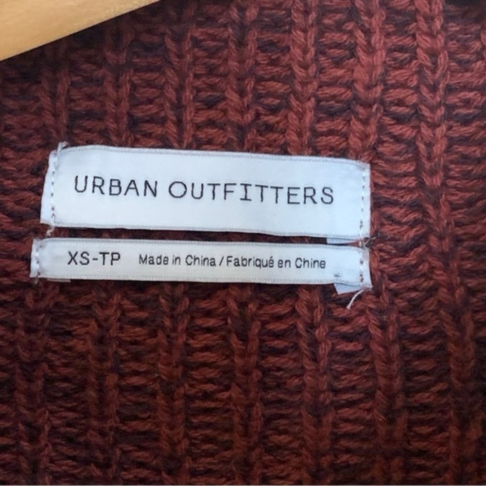 Urban Outfitters Inez Distressed Turtleneck Sweater - Picture 4 of 6